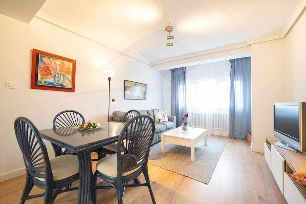 El Carbayedo Apartment Aviles Bagian luar foto
